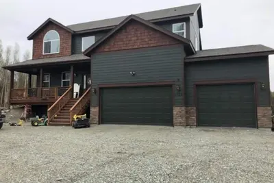 Image de Beautiful, Spacious home on five acres in the middle of the Mat-Su Valley.