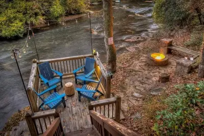 Image de River Retreat - Creekside Cabin | Pet Friendly | Hot Tub