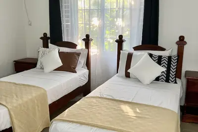 Image de 10 Minutes From Downtown Toronto The Annex/ Ed Mirvish Villiage