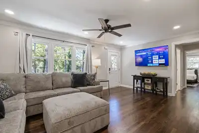 Image de Special Offers! 3-King Bedrooms + Fenced Yard