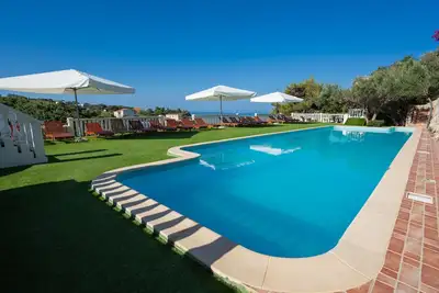 Image de Gemütliche Wohnung Direkt am Meer mit Pool, Parken, Klimaanlage, für 4 Personen