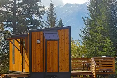 Image de Kicking Horse Tiny House Wifi Sauna Hot Tub Views