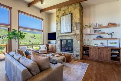 Image de Nature's Playground Chalet - Year Round Luxury!