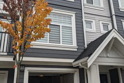 Image de Modern 3br Townhouse near amenities. Garage with extra office\/gym\/storage space.