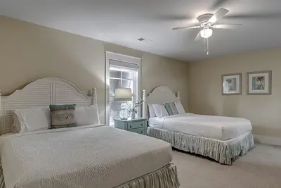 Image de Comfort in the Heart of Appleton: 2 Bdrm Townhome