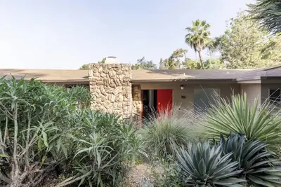 Image de Luxury Midcentury Home with Stunning Views, Amazing Amenities