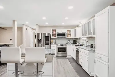 Image de Chena's Sanctuary Hot Tub and Gararge Included!