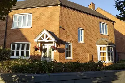 Image de comfortable and stylish 4 Bed House / Nec. Solihull