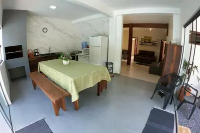 Image de Casa Grande com Piscina Próximo ao mar na Praia da Ferrugem Garopaba Sc