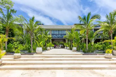 Image de Luxurious two-bedroom penthouse, offering space and exquisite beauty!