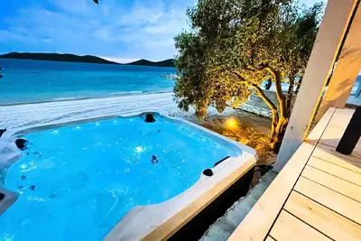 Image de Maison de vacances avec piscine privée pour 6 personnes env. 60 qmà Drage, Dalmatie (Nord de la Dalmatie)