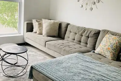 Image de Modern 2Bedroom with braai area, free parking & WiFi – perfect for families