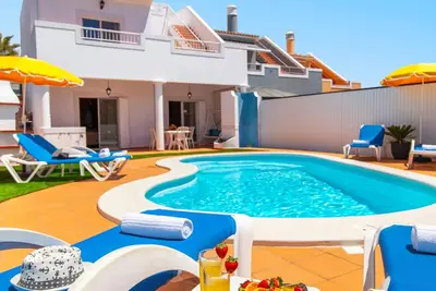 Image de Cozy villa w/ heatable pool & garden