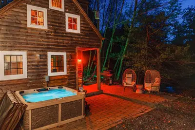 Image de Couple's Serenity Cabin * Hot Tub *Lake