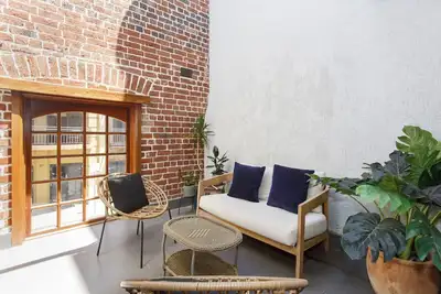 Image de Windows on Pakenham-Hip art space in the West End