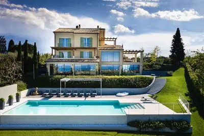 Image de Villa à Civitanova Alta avec 6 chambres à coucher, 12 couchages