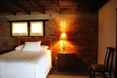 Image de Cabin A Las Orqiudeas, rustic and comfy, right off highway, we accept pets