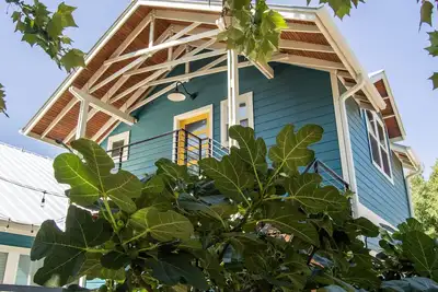 Image de Gorgeous, one-bedroom garage apartment in a quiet neighborhood