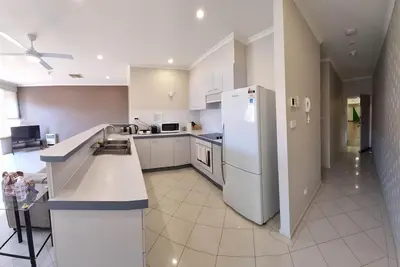 Image de Entire Apartment with Full Kitchen, Large Balcony, Washer and Drier