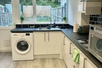 Image de 2 bedroom house in Sittingbourne with free parking