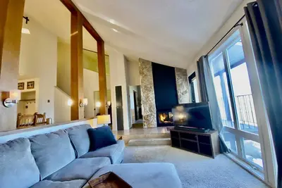 Image de Cozy 3 Bedroom Condo Offering Million Dollar Views Ski In\/Ski Out Property