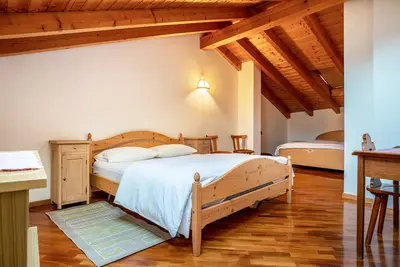 Image de Appartement 'Casa Al Portico Val Di Cembra' avec vue sur montagne et balcon