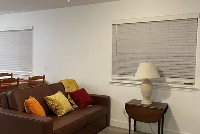 Image de Newly Remodeled Quiet 2 Bedroom apartment near shopping, beach and attractions