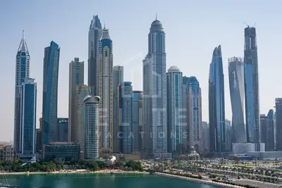 Image de Exceptional 4 Bed with Marina and Beach Views!