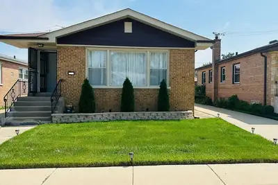 Image de Beautiful and Spacious Home near Beverly area