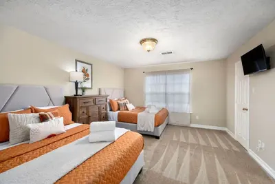 Image de Montrose 2-Unit Retreat 4br • Sleeps 20 • Near Dt