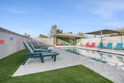 Image de Biltmore Blue Bungalow w/Heated Pool, Fully Fenced Yard, 3 Smart TVs, Carport