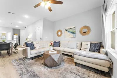 Image de From Stage to Sofa – 4br, 3 Ba Concert Getaway