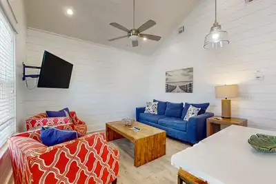 Image de Golf Cart Included, Pet Friendly, Shared Pool, Parking for 1 Vehicle