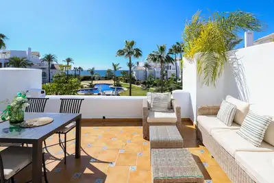 Los Monteros Palm Beach - sea & pool views