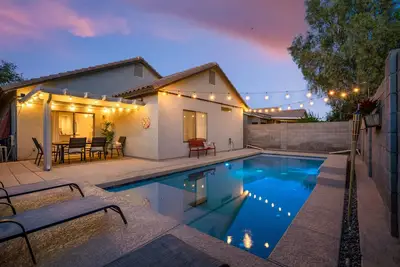 Image de AtHome+1 Stay | 4br  Luxury | Heated Pool