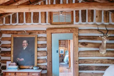 Image de Gilmer Lodge -- secluded original log cabin, minutes from town!