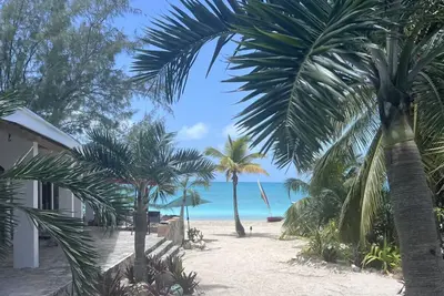 Sandcastle House Oceanfront Paradise in Fernandez Bay