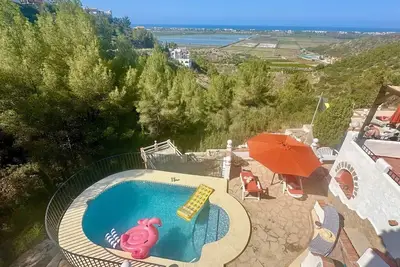Image de Traumhaftes Ferienhaus mit Meerblick, Pool und Charme- Nur 8 Min. Zumm Strand