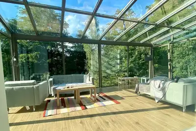 Image de Moderne Rustieke Villa in de Bergen op een Besloten Terrein van 5000 m2