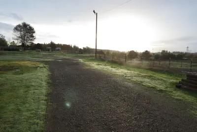 Image de Overnight parking by horse barn in your Rv or van.