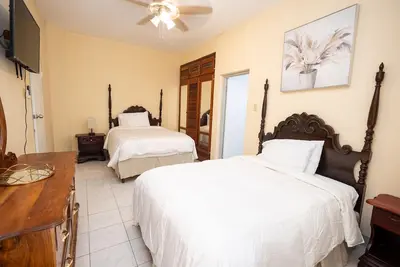 Image de Entire Home in Discovery Bay, St. Ann