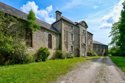 Image de Fully renovated 17th-century manor house, ideal for a group of friends.