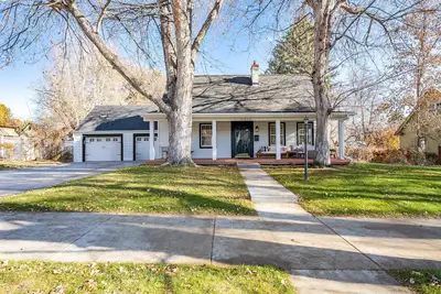 Image de Cozy House in Historic Downtown Tree Street Neighborhood with Hot Tub
