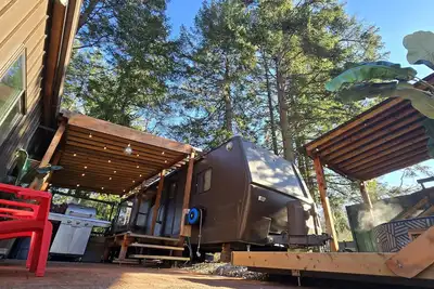 Image de Forest Cabin - Hot Tub - Fast WiFi - Fire Pit On Site