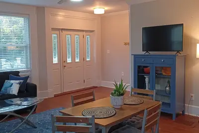 Cozy Suburban Nest! 20 minutes to Downtown & Clifton. Easily enjoy the City!