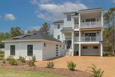 Image de Soundfront Sunset Elevator Heated Pool HotTub Golf