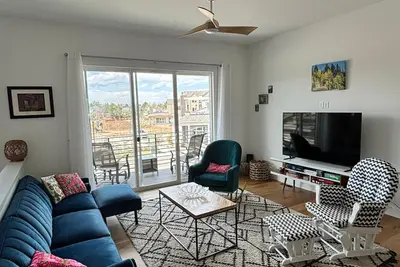 Image de Blue Home by the Lake