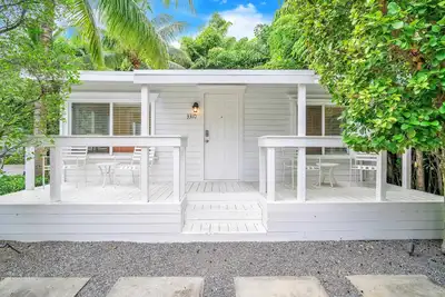Image de Cozy Renovated Key West 2/1 Cottage in Coco Grove