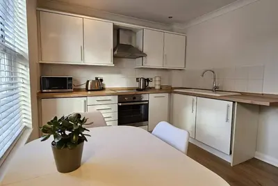 Image de 3 bed contemporary and stylish apartment in Britain's oldest, but modern city.