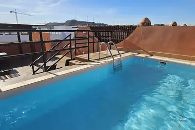 Image de Penthouse avec piscine privée en solarium, vue mer, à 65m de la plage, WiFi